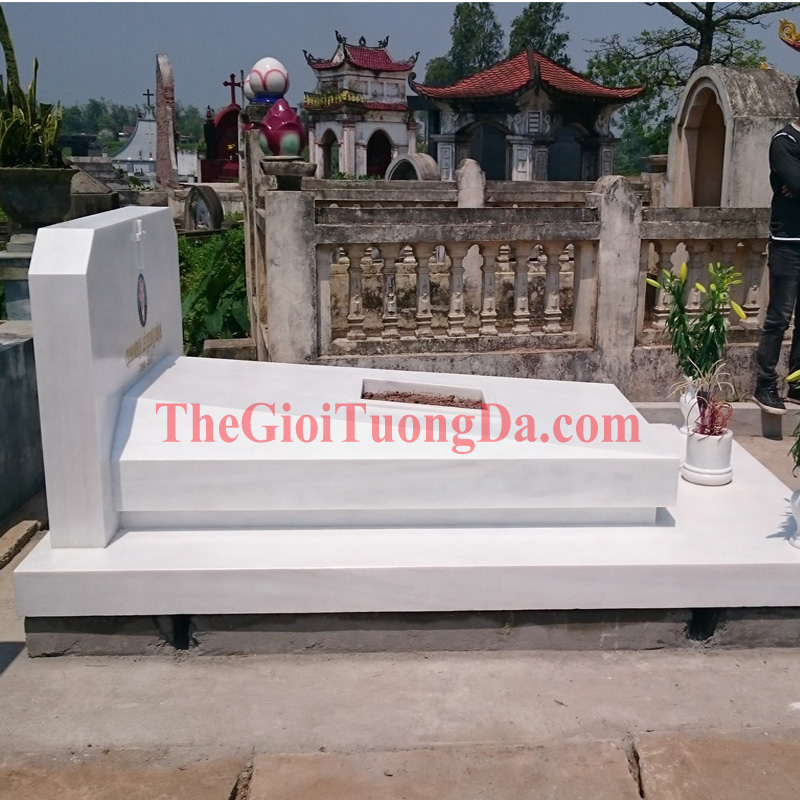 Mộ Đá Điêu Khắc